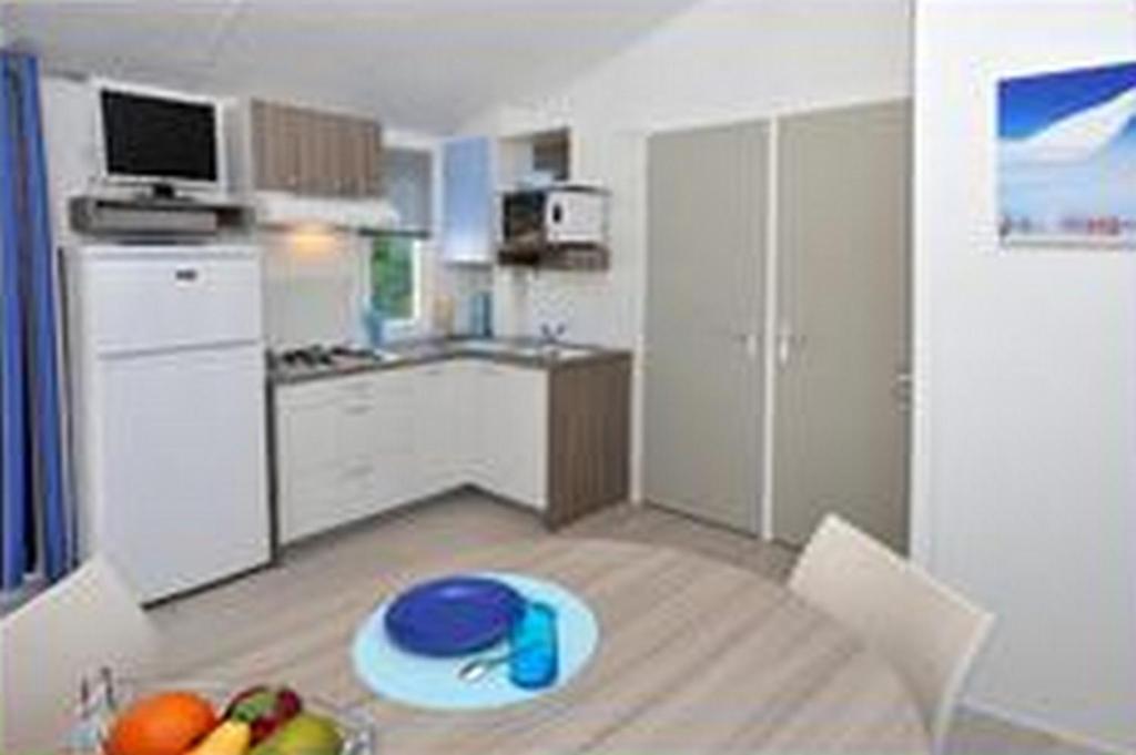 Camping Au Bord De L'Aisne Guignicourt Kamer foto