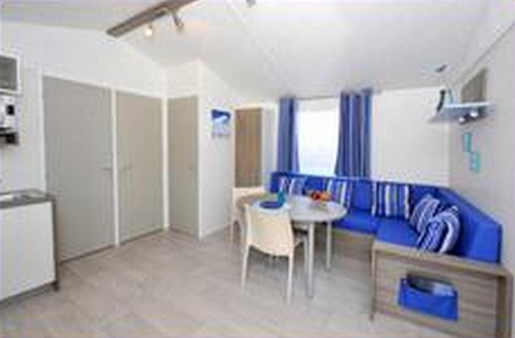 Camping Au Bord De L'Aisne Guignicourt Kamer foto