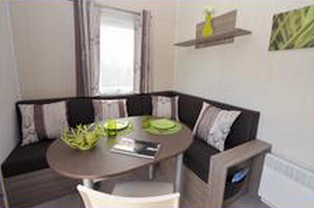 Camping Au Bord De L'Aisne Guignicourt Kamer foto