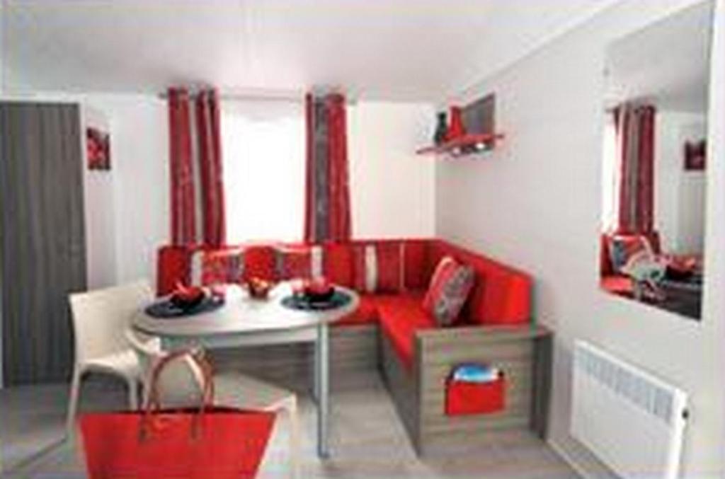 Camping Au Bord De L'Aisne Guignicourt Kamer foto